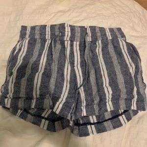 Size M Old Navy blue striped beachy shorts
